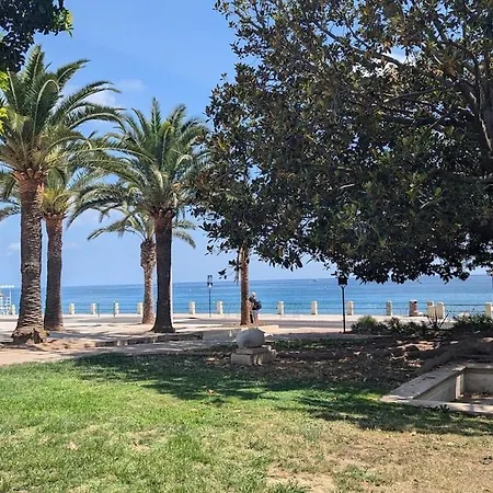 Stunning Large 2 Seafront *