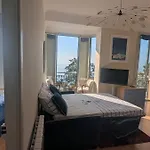 Stunning Large 2 Seafront Apartment *