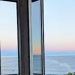 Stunning Large 2 Seafront Apartment