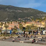 Apartment Stunning Large 2 Seafront