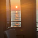 Apartment Stunning Large 2 Seafront *