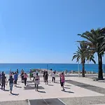 Stunning Large 2 Seafront Apartment