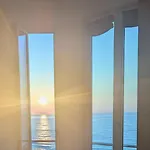 Apartment Stunning Large 2 Seafront