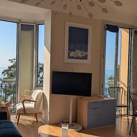 Stunning Large 2 Seafront Апартаменти