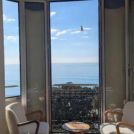 Апартаменти Stunning Large 2 Seafront *