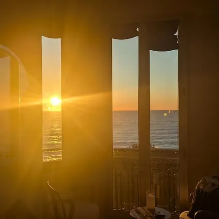 Апартаменти Stunning Large 2 Seafront *