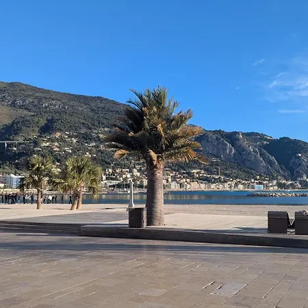 Апартаменти Stunning Large 2 Seafront *