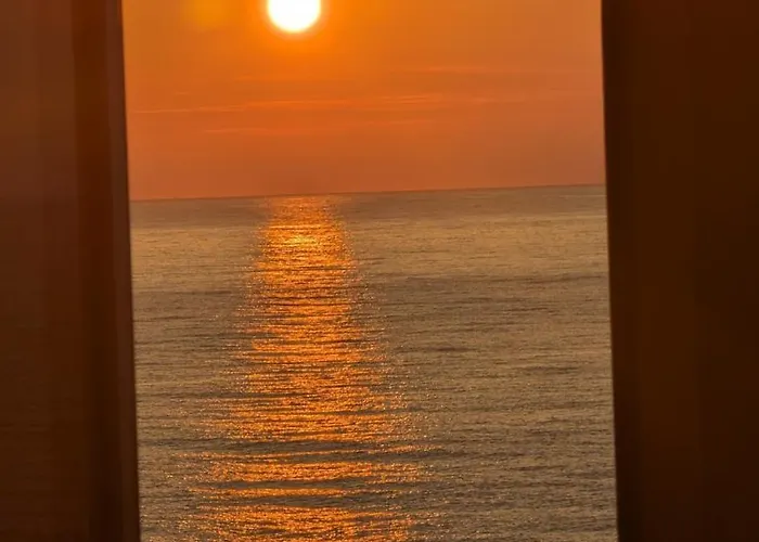 Stunning Large 2 Seafront *