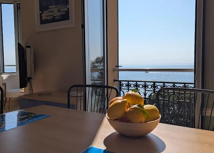 Stunning Large 2 Seafront Apartment Menton