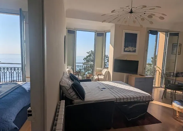 Stunning Large 2 Seafront Apartment *