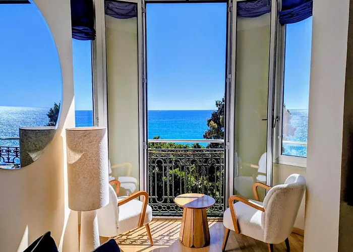 Stunning Large 2 Seafront 아파트 멍똥