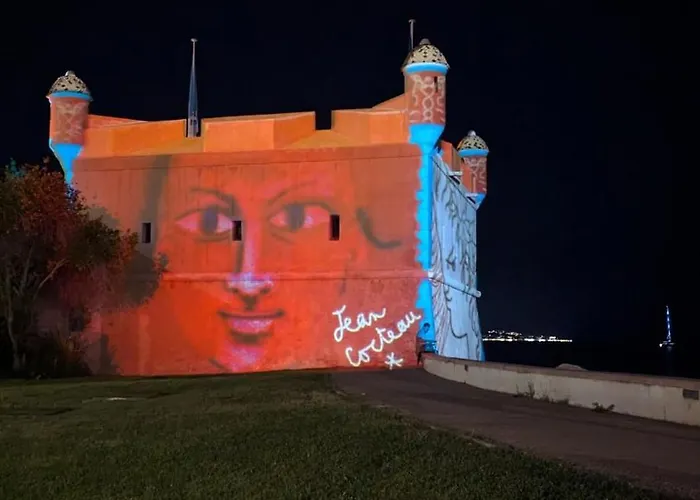 Stunning Large 2 Seafront 아파트 멍똥