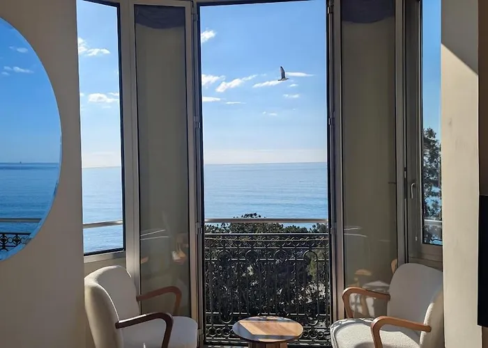 Apartment Stunning Large 2 Seafront *