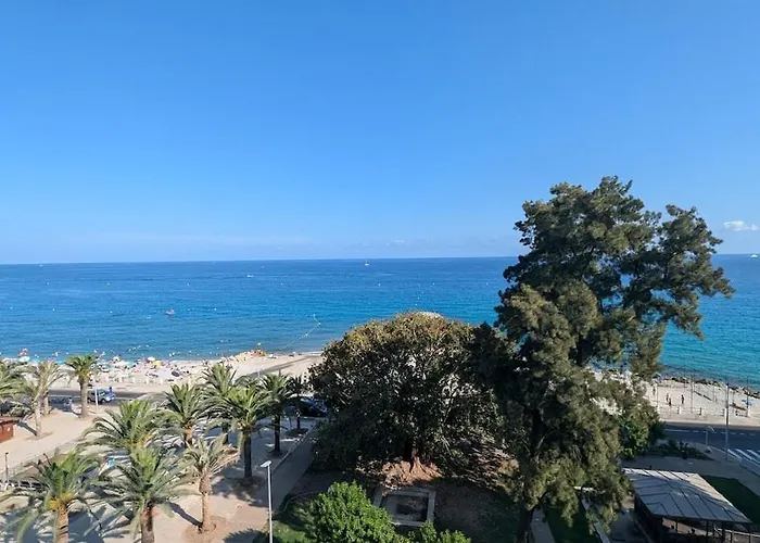 Stunning Large 2 Seafront *