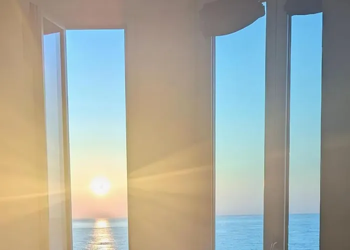 Apartment Stunning Large 2 Seafront