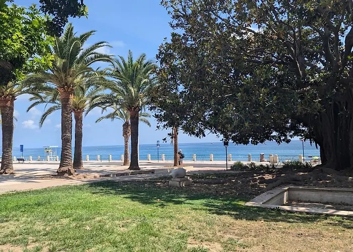 Stunning Large 2 Seafront *